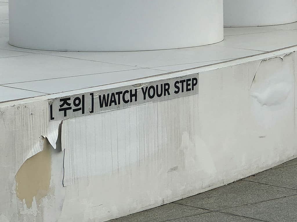 znak Pazi na svoj korak