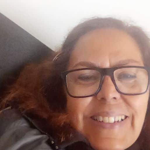 Ana Iris's avatar
