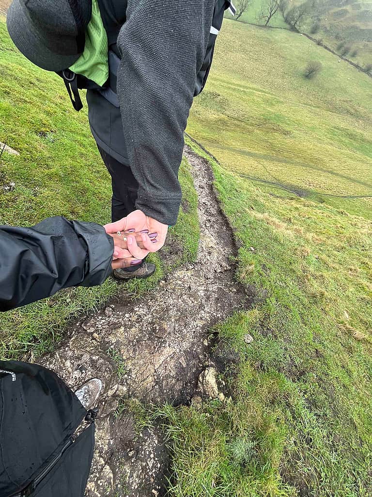 Händchenhaltend führen